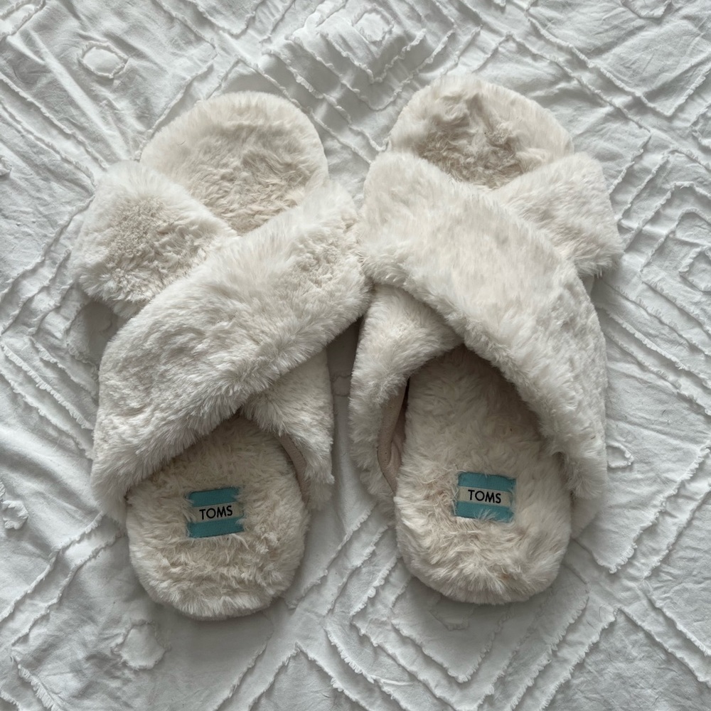 Toms slippers